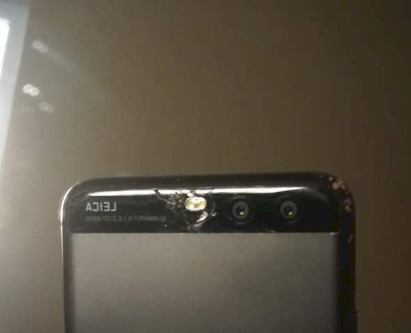 Huawei p10 camera no longer focuses. Is it because of the broken glass - 2